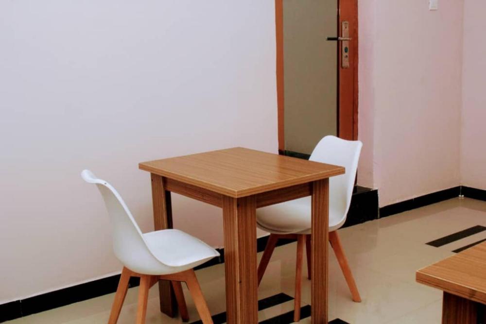 lacoms hotels and suites