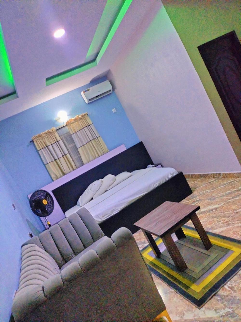 lacoms hotels and suites