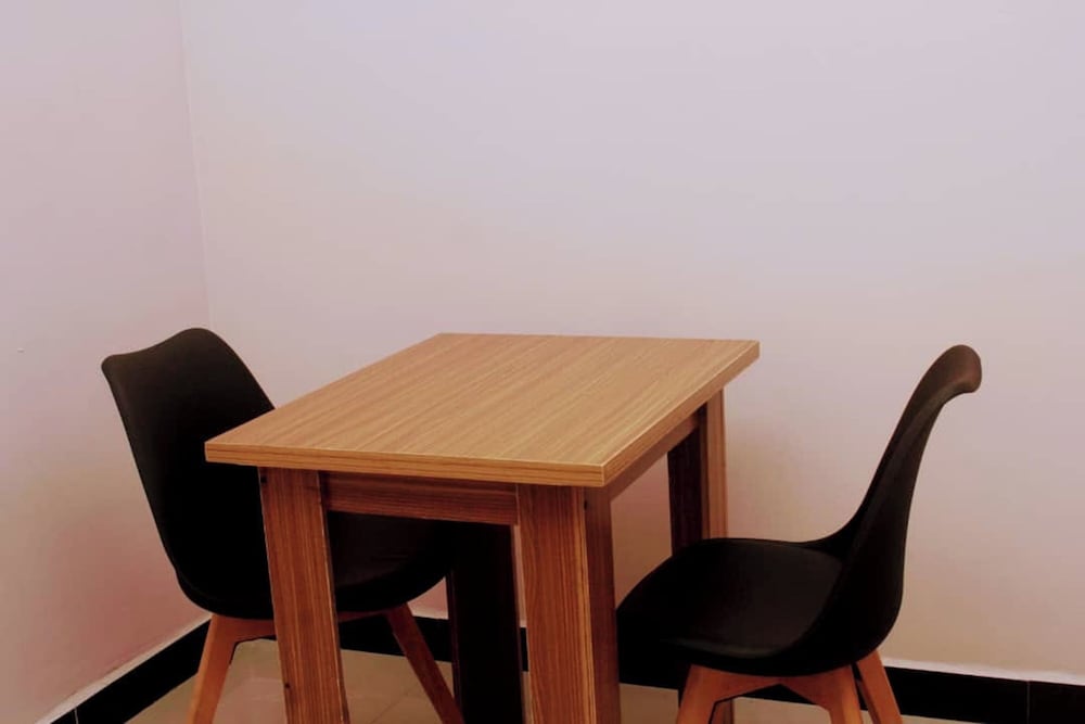 lacoms hotels and suites