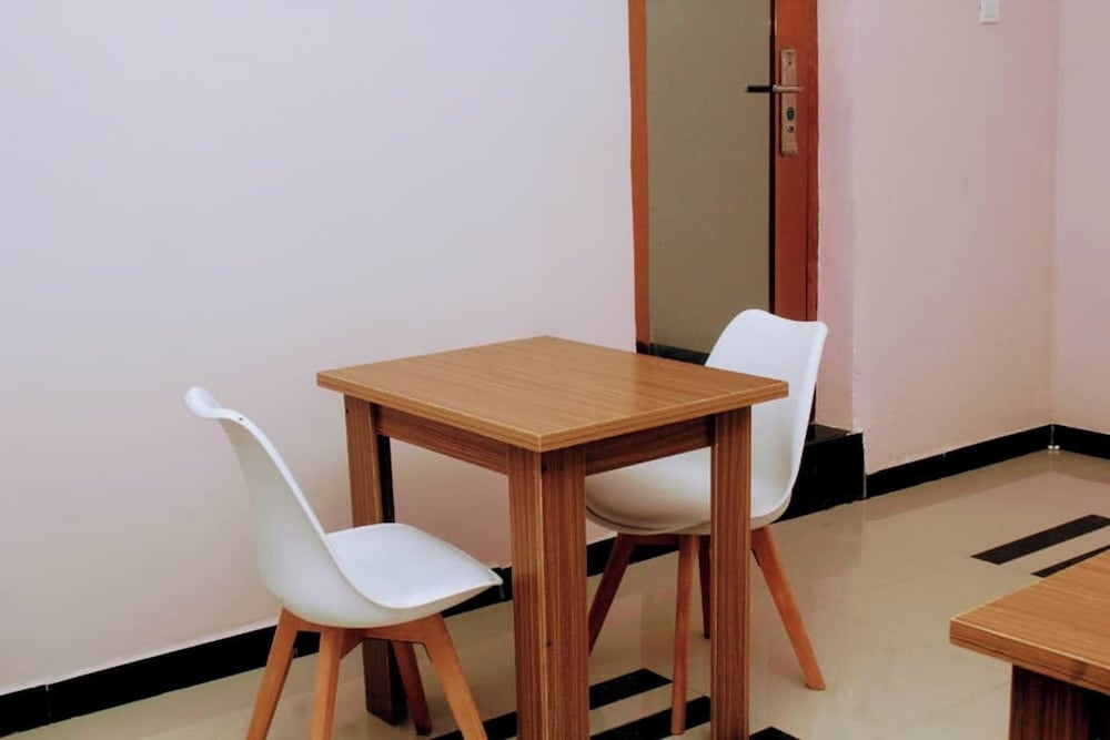 lacoms hotels and suites