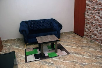 lacoms hotels and suites