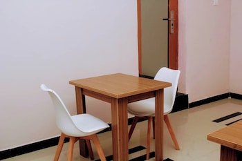 lacoms hotels and suites