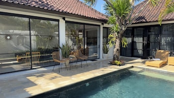 the kons villa bali seminyak