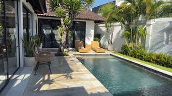 the kons villa bali seminyak
