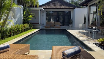 the kons villa bali seminyak