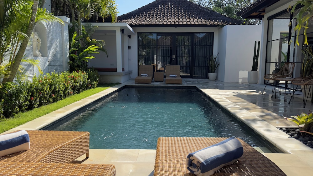 the kons villa bali seminyak