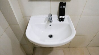 comfy and modern studio no kitchen at orchard supermall mansion apartment