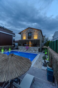 stone house foca butik otel