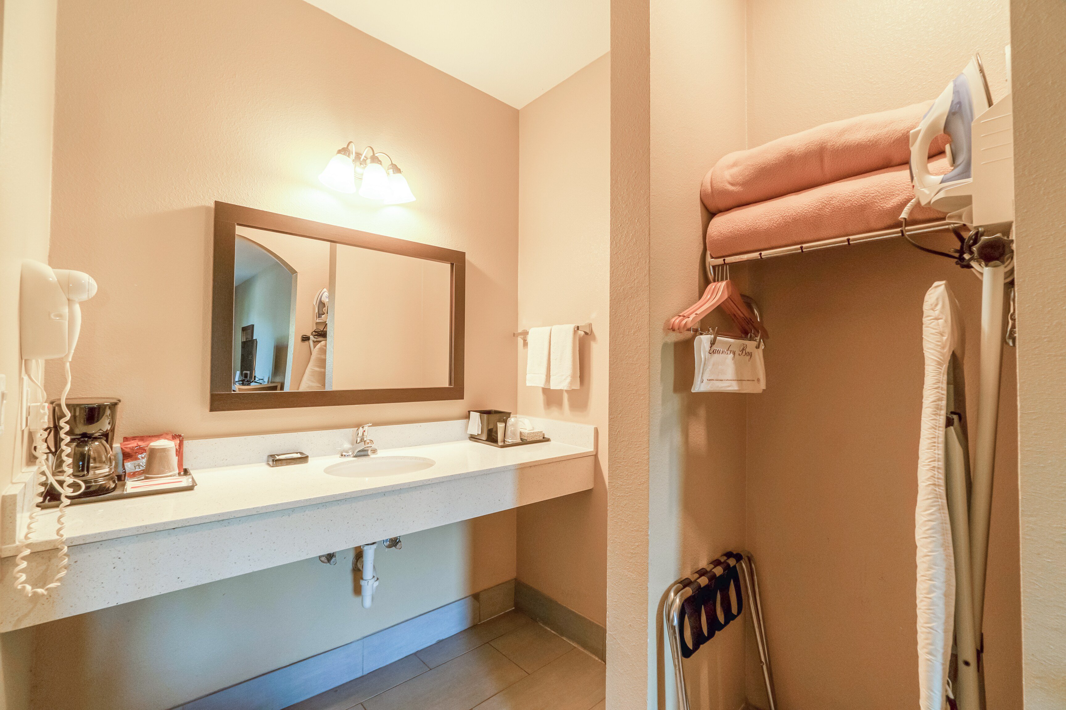 moulton inn and suites
