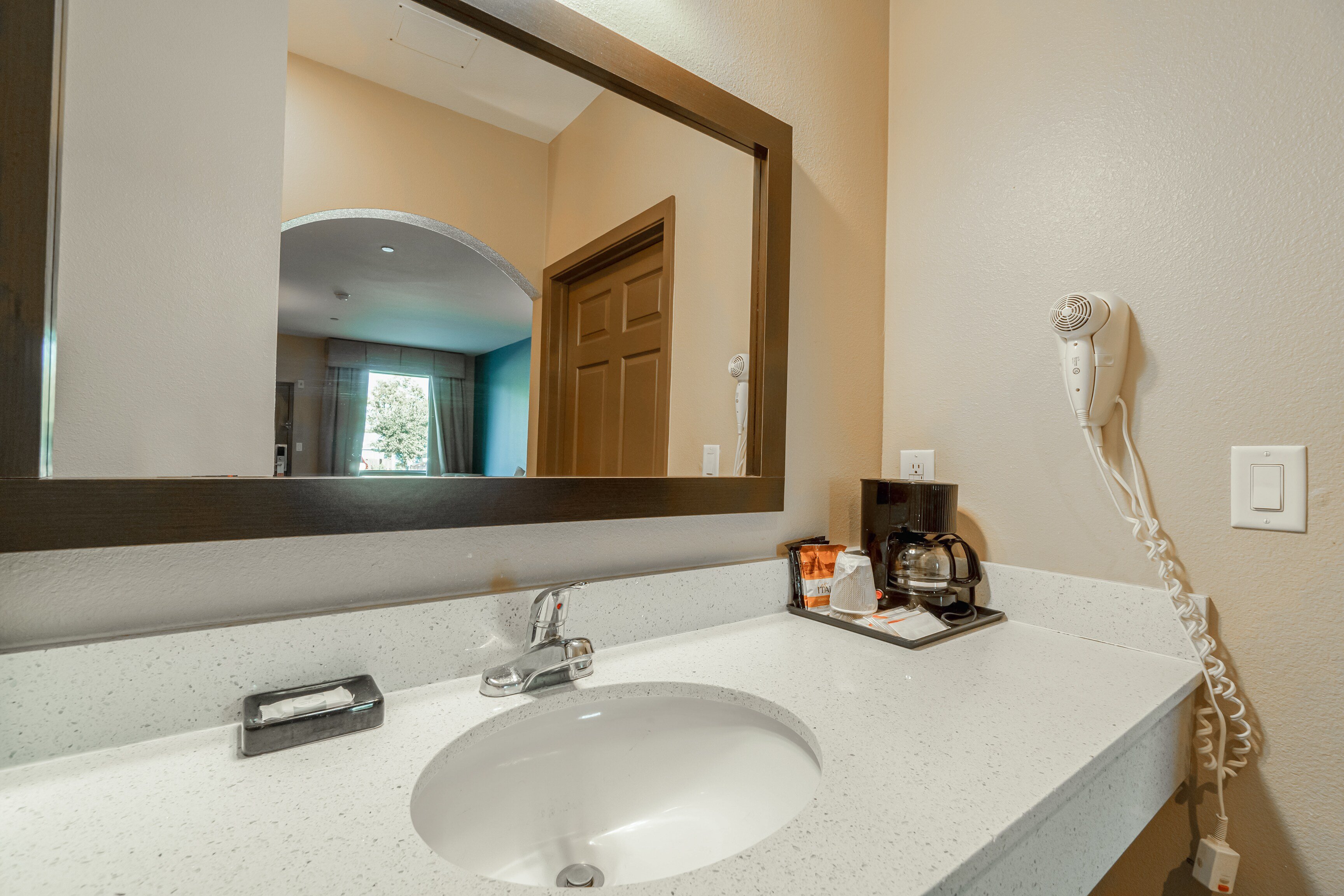 moulton inn and suites