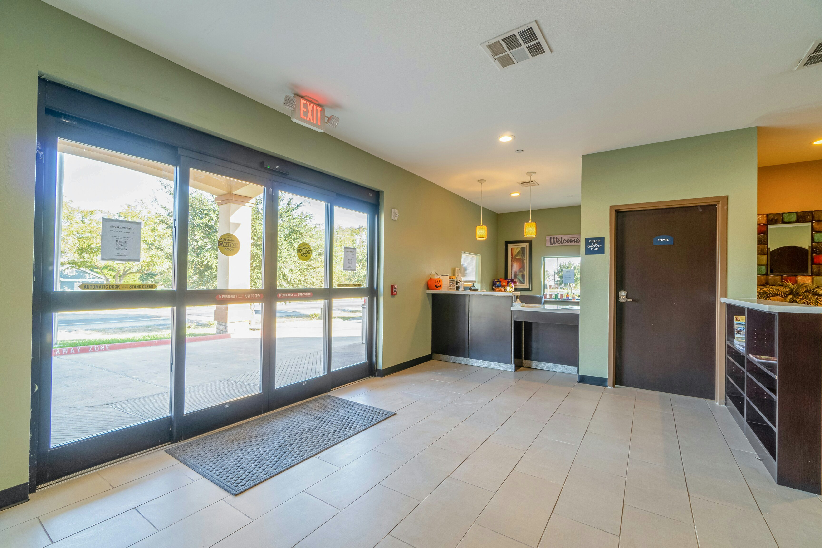 moulton inn and suites