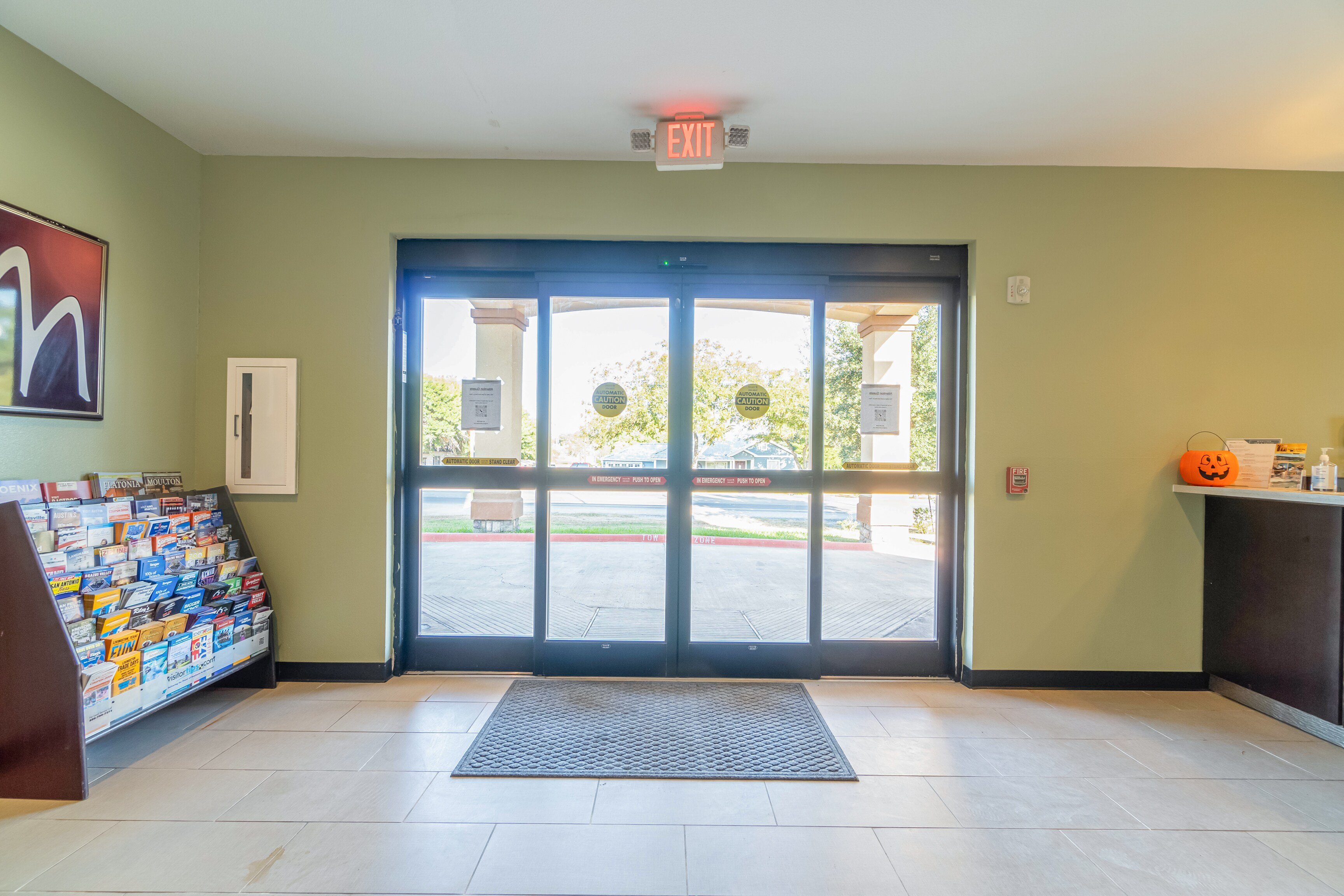 moulton inn and suites