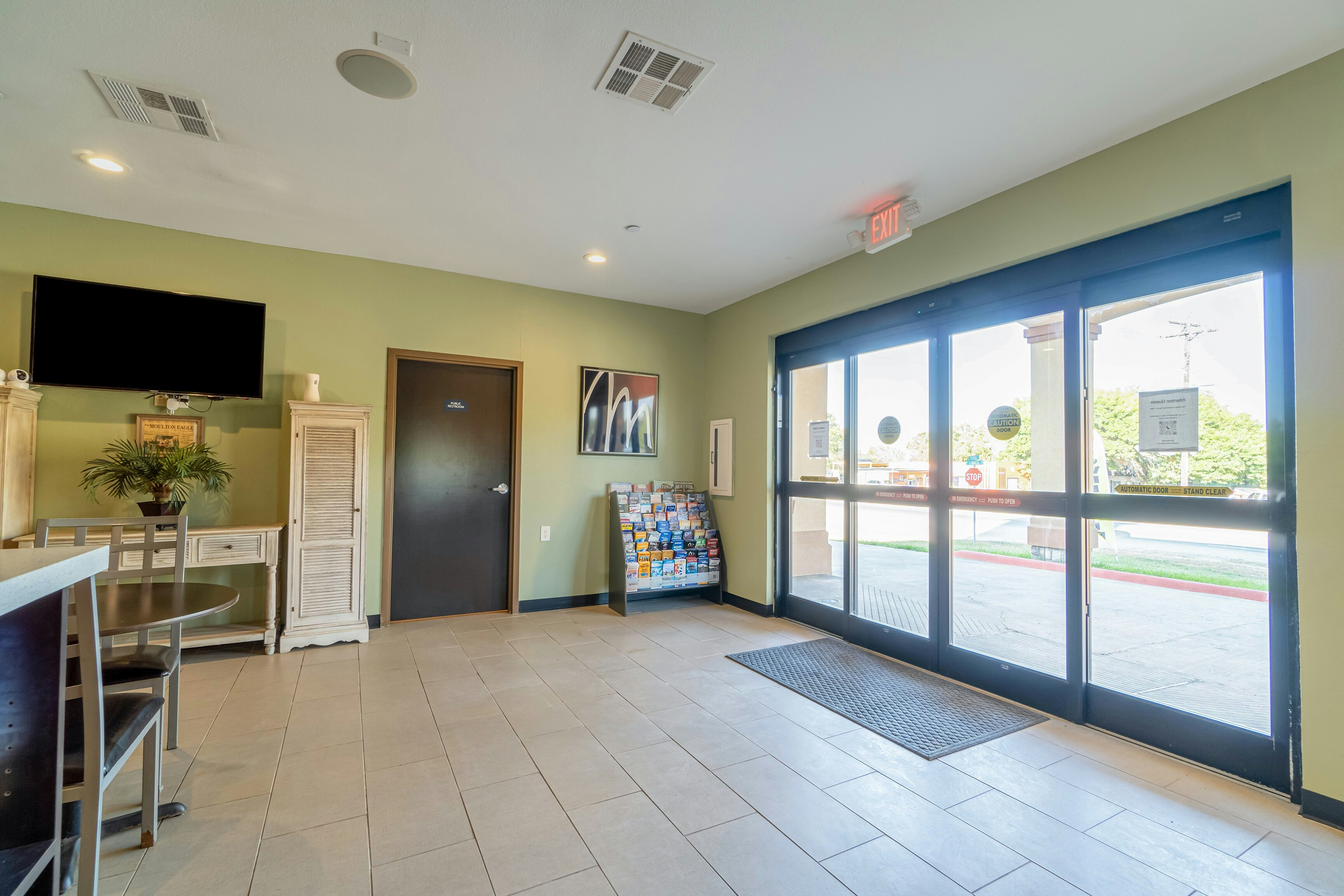 moulton inn and suites