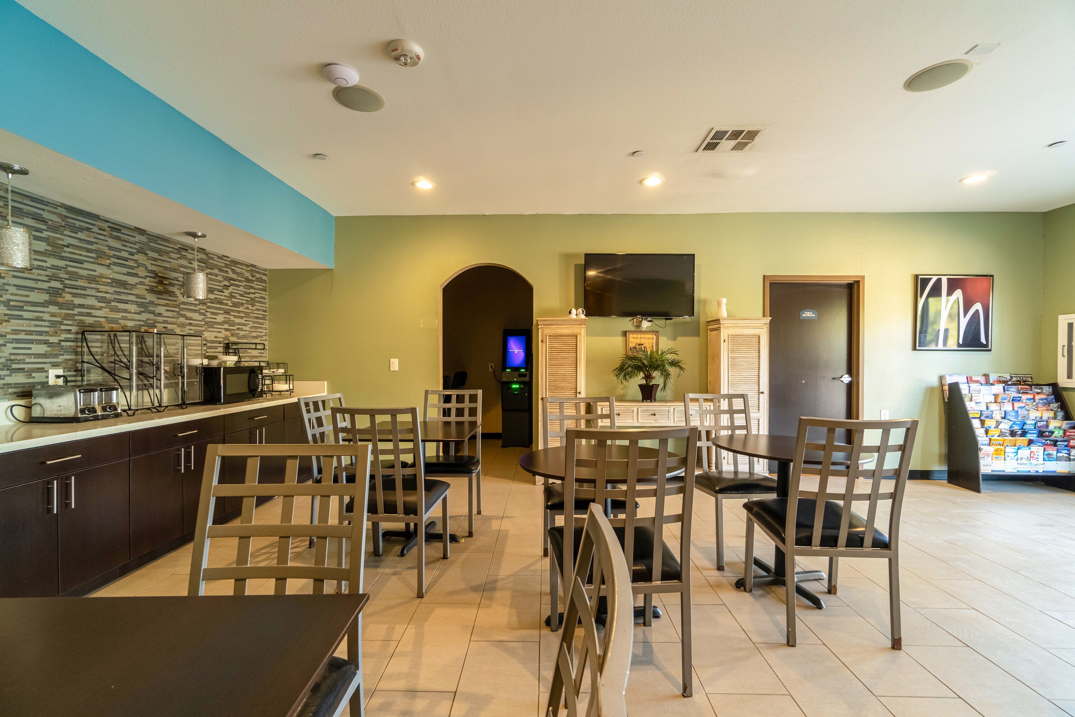 moulton inn and suites