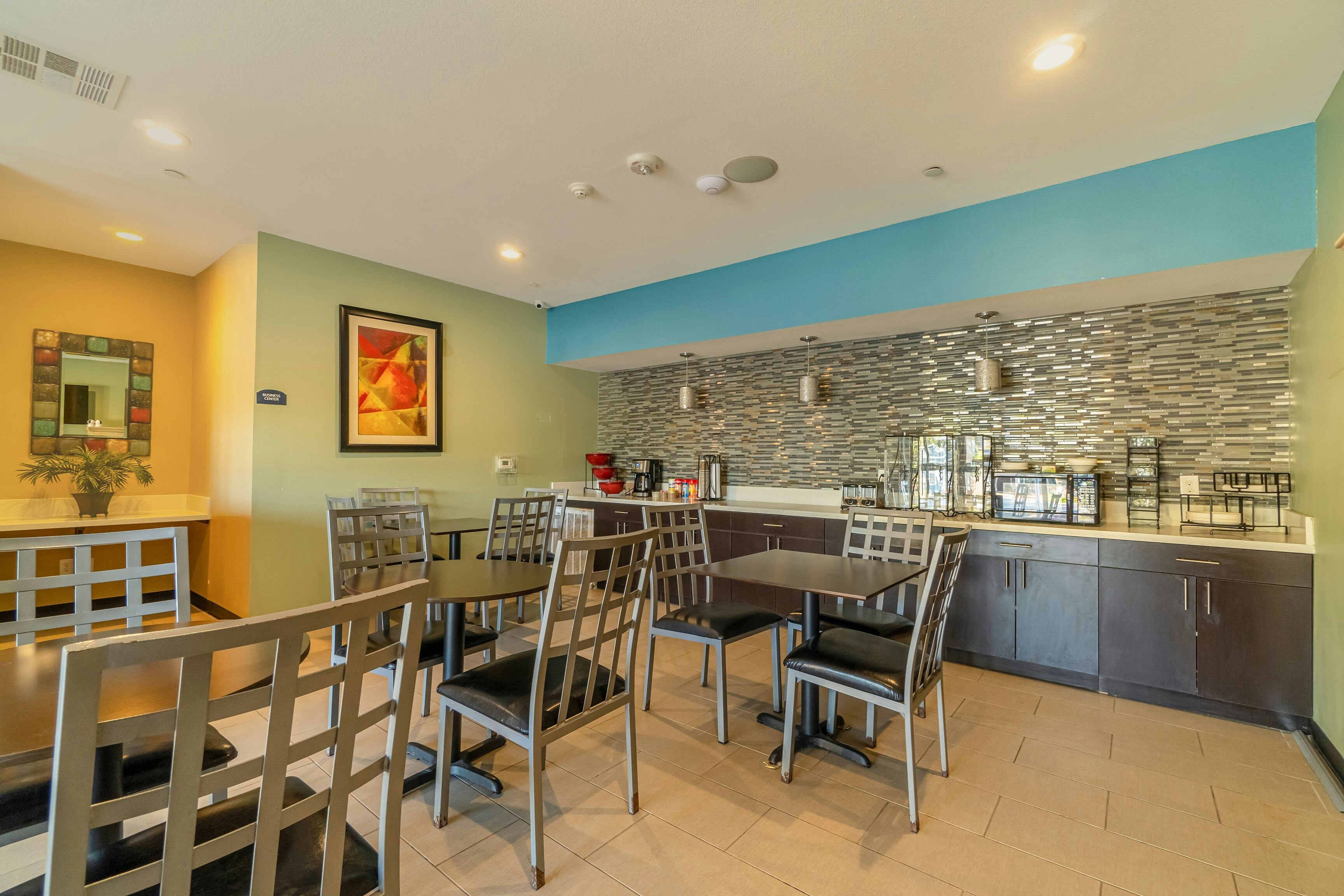 moulton inn and suites