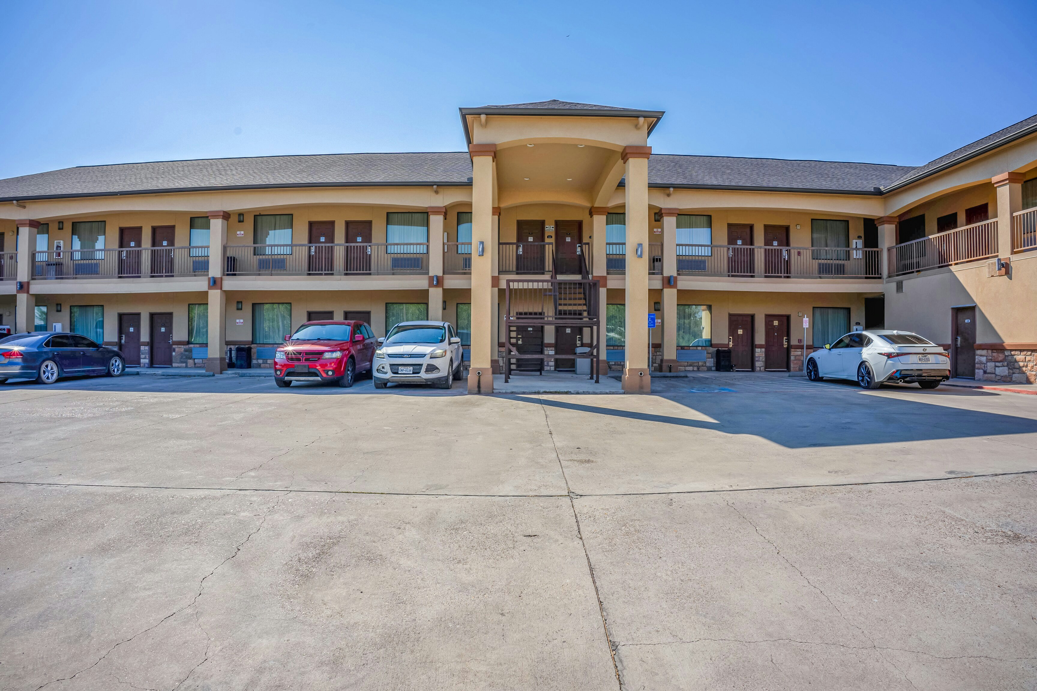 moulton inn and suites