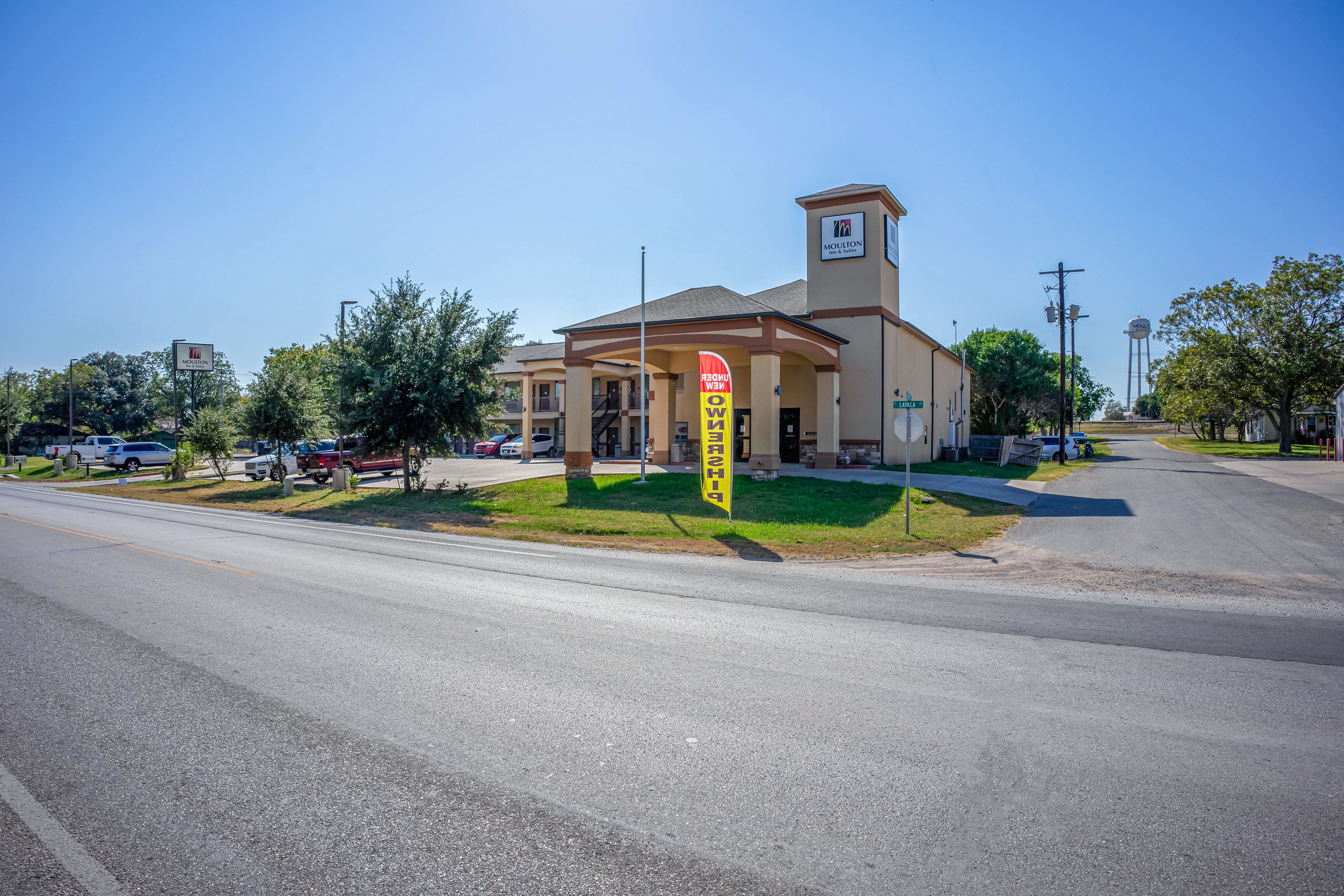moulton inn and suites
