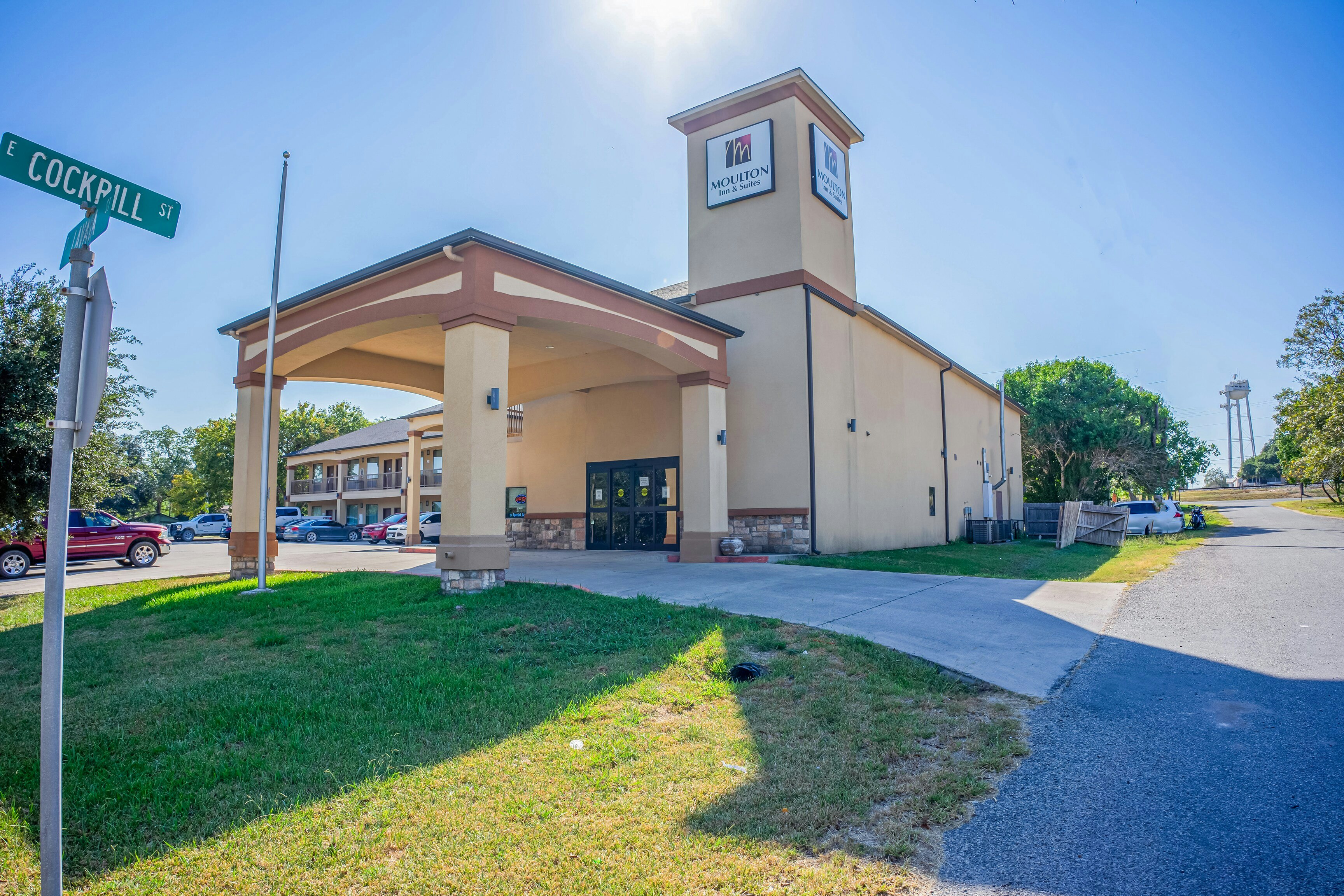 moulton inn and suites
