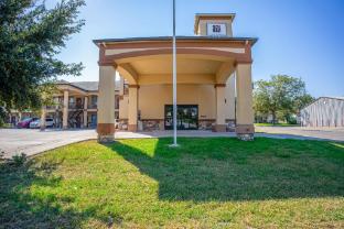 moulton inn and suites