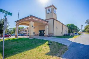 moulton inn and suites