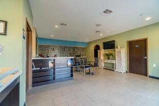 moulton inn and suites