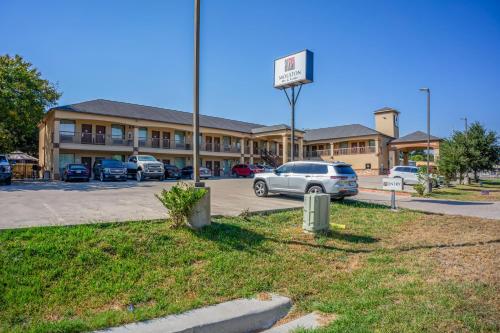 moulton inn and suites