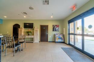 moulton inn and suites