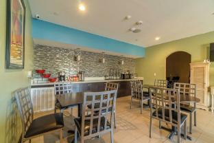 moulton inn and suites