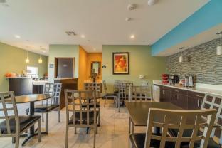 moulton inn and suites