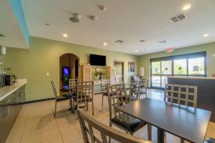 moulton inn and suites