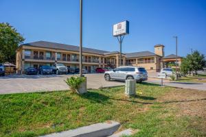 moulton inn and suites