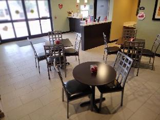 moulton inn and suites