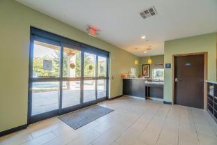 moulton inn and suites
