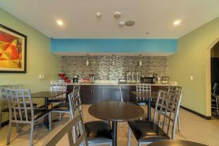 moulton inn and suites