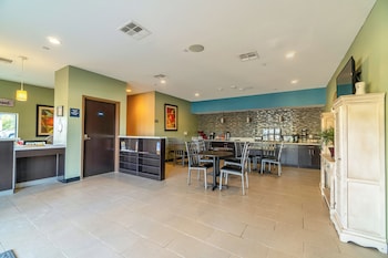 Moulton Inn & Suites,,0 star