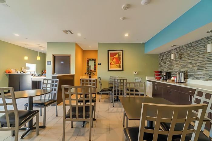 moulton inn and suites