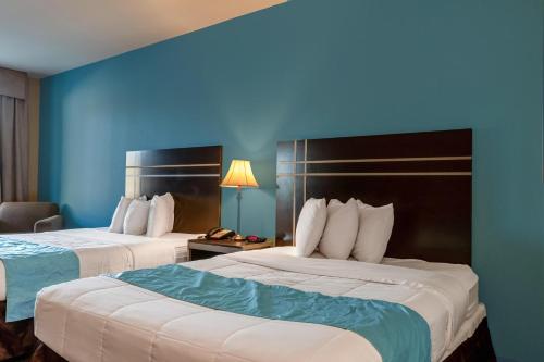 moulton inn and suites