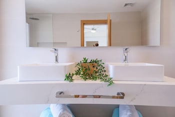 elegant and spacious penthouse with ocean view