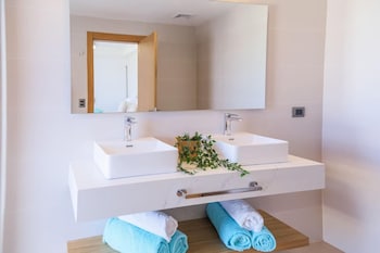 elegant and spacious penthouse with ocean view