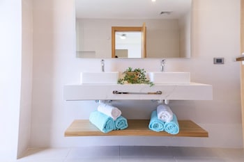 elegant and spacious penthouse with ocean view