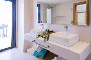 elegant and spacious penthouse with ocean view