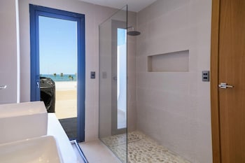 elegant and spacious penthouse with ocean view