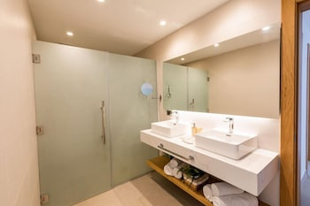 elegant and spacious penthouse with ocean view