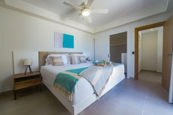 elegant and spacious penthouse with ocean view