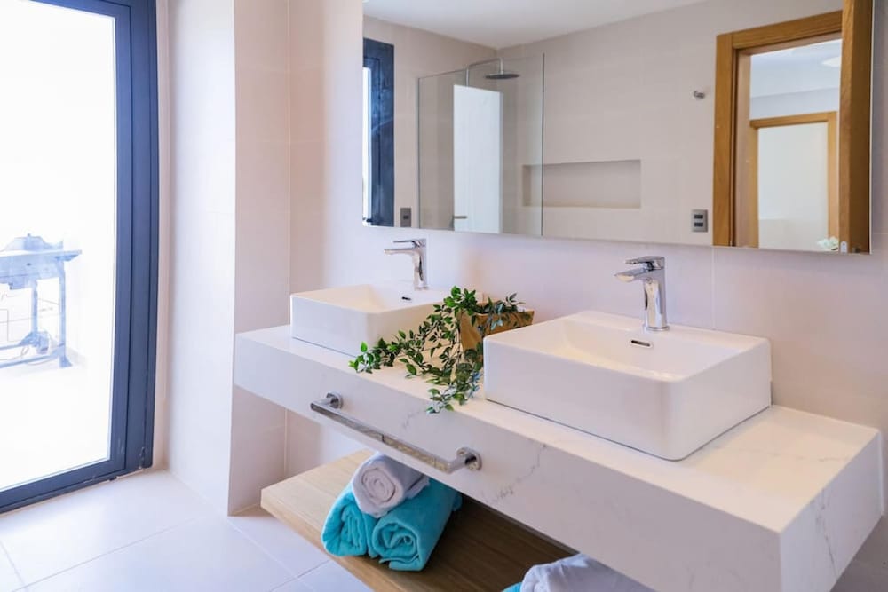 elegant and spacious penthouse with ocean view