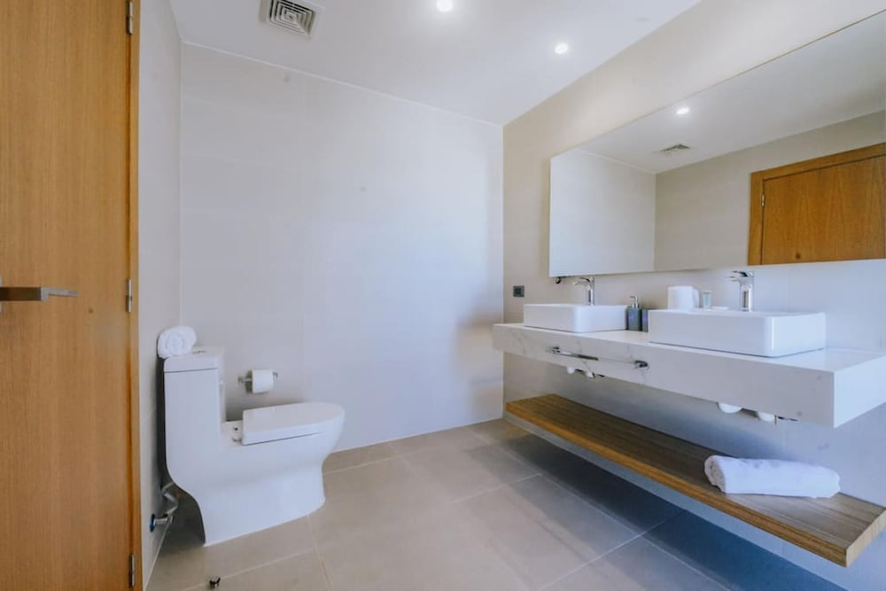 elegant and spacious penthouse with ocean view