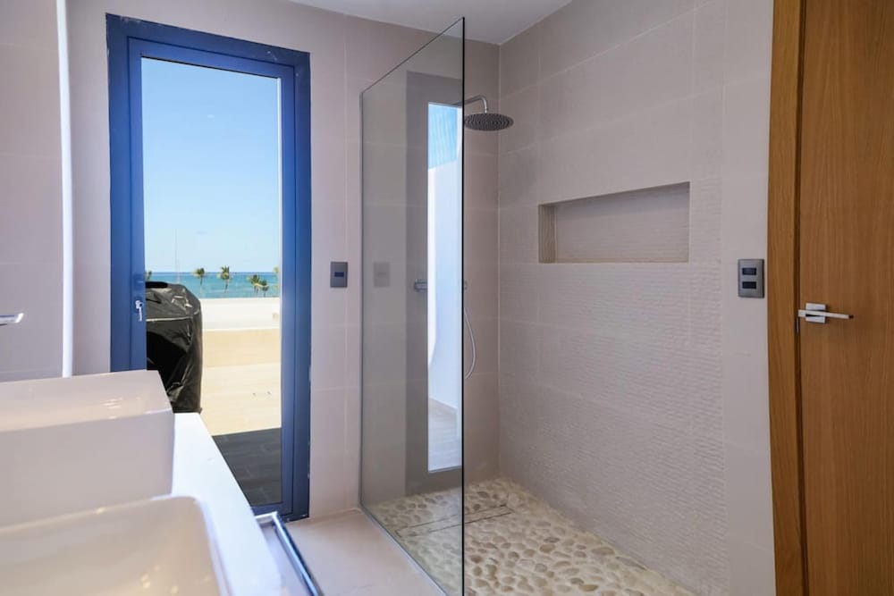 elegant and spacious penthouse with ocean view