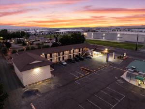 quincy inn and suites