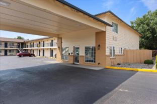 quincy inn and suites