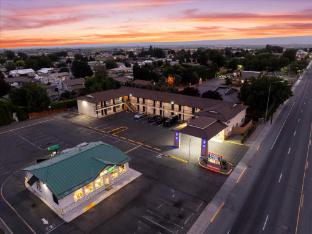 quincy inn and suites